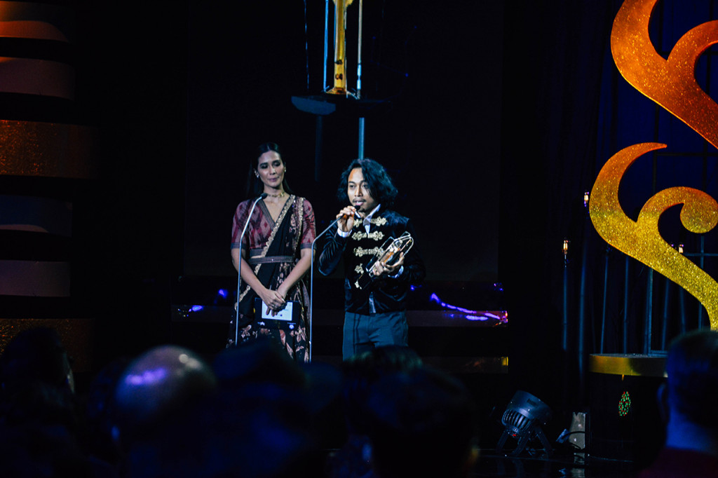 Selain itu, sang aktor dalam film itu juga meraih penghargaan bergengsi. Muhammad Khan menang di nominasi Pemeran Utama Pria Terbaik FFI 2019.