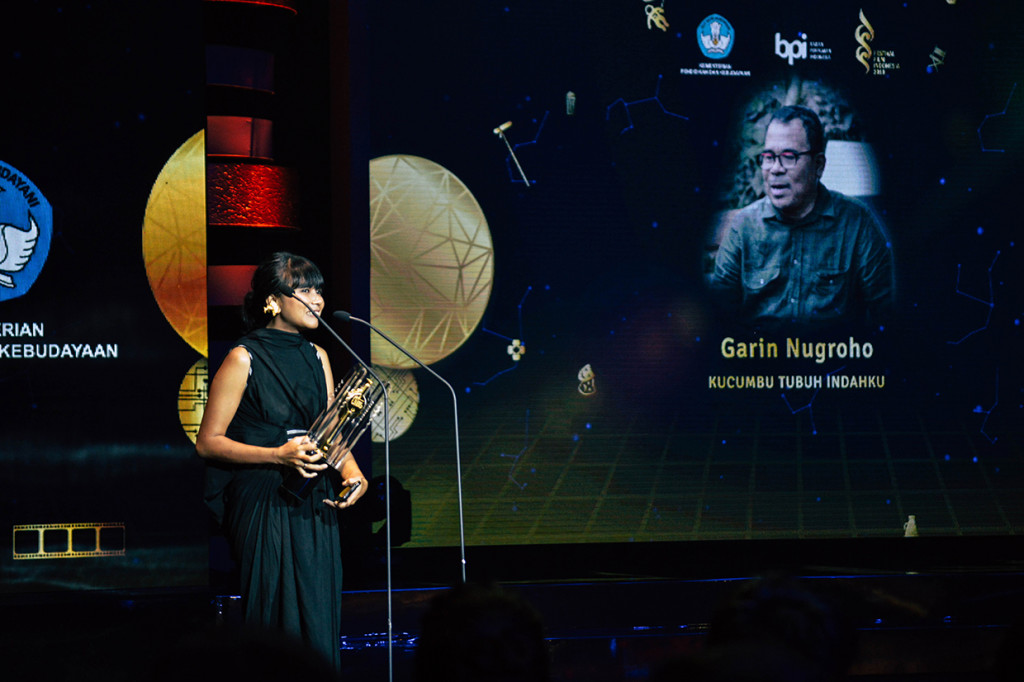 Sang sutradara Garin Nugroho meraih piala citra sebagai sutradara terbaik. Sepanjang 38 tahun kariernya Garin belum pernah memenangkan piala citra. Kemenangan ini pun menjadi kemenangan pertama untuk sang sutradara.