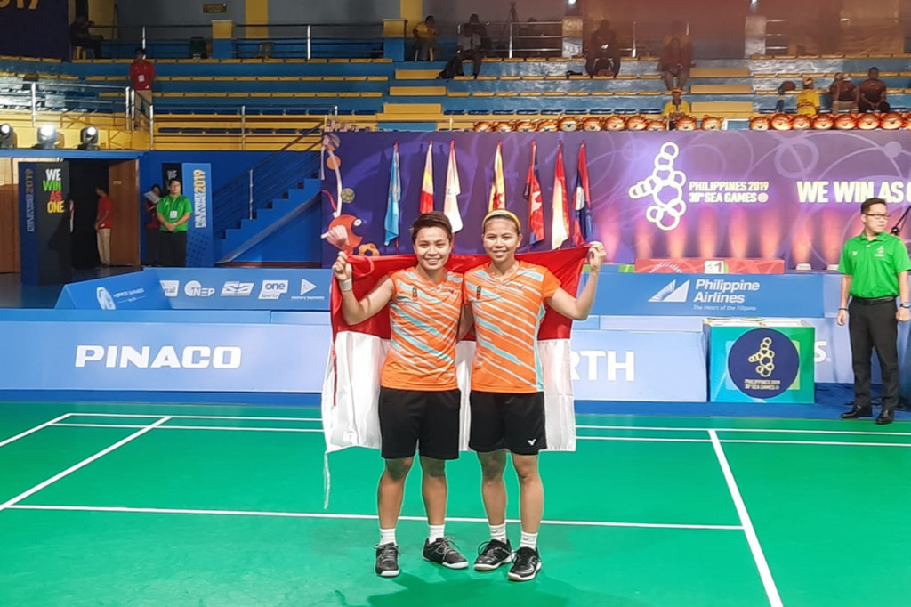 Ganda putri andalan Indonesia, Greysia Polii/Apriyani Rahayu, juga sukses meraih medali emas SEA Games 2019 di nomor perorangan bulutangkis ganda putri. Mereka mengalahkan pasangan Thailand, Chayanit Chaladchalam/Phataimas Muenwong, dua gim langsung, 21-3 dan 21-8. 
