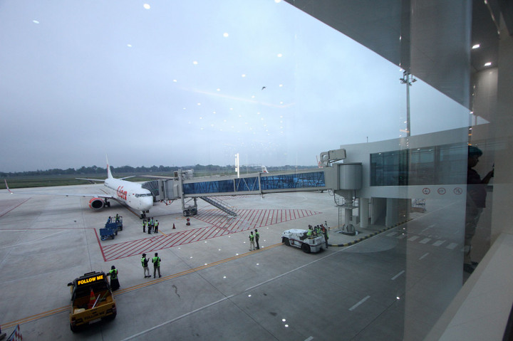 Terminal baru tersebut dapat menampung tujuh juta penumpang per tahun atau lima kali lipat lebih banyak dibanding yang lama. Terminal ini juga ditunjang dengan 42 unit konter check-in, empat conveyor belt, dan ruang tunggu seluas 5.185 meter persegi.