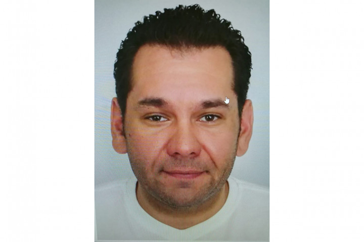 Harian DNES melaporkan di situs webnya bahwa penembakan itu terjadi di bangsal trauma rumah sakit di Ostrava, sekitar pukul 07.00 waktu setempat. Polisi menyebutkan di Twitter bahwa pihaknya masih mengejar pelaku. 