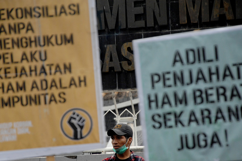 Mereka meminta pemerintah serius dalam menuntasan sejumlah pelanggaran HAM dan menghentikan perampasan tanah rakyat. Antara Foto/Abriawan Abhe