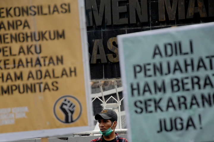 Mereka meminta pemerintah serius dalam menuntasan sejumlah pelanggaran HAM dan menghentikan perampasan tanah rakyat. Antara Foto/Abriawan Abhe