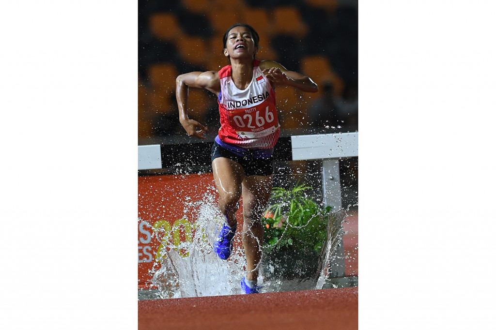 Pretty Sihite berhasil mencapai finis pada urutan ketiga dengan catatan waktu 11 menit 05,93 detik sehingga meraih medali perunggu. 