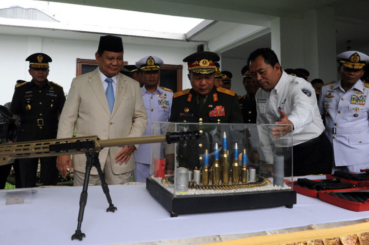 Republik Laos yang tidak memiliki angkatan laut ini, juga tertarik dengan industri senjata Indonesia, dan seperti biasa Prabowo Subianto saat bertemu Menhan negara lain konsisten menawarkan dan memperkenalkan produksi-produksi senjata Indonesia khususnya yang di produksi oleh PT Pindad.