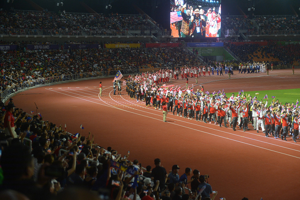 Pesta olahraga terbesar ke-30 di Asia Tenggara tersebut resmi ditutup dan Vietnam akan menjadi tuan rumah selanjutnya untuk SEA Games 2021.