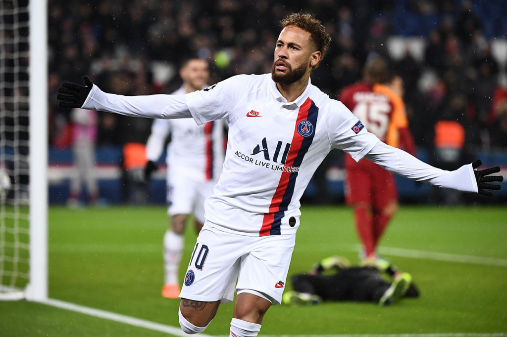 Di awal babak kedua Neymar mencatatkan namanya di papan skor untuk membawa PSG unggul 3-0.