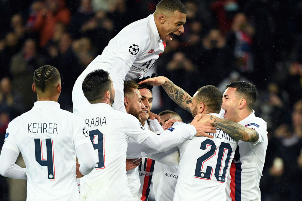 Edinson Cavani menutup pesta gol tuan rumah menjad 5-0 lewat titik putih pada menit ke-83. Hadiah penalti diberikan setelah Mbappe dilanggar oleh Ryan Donk.