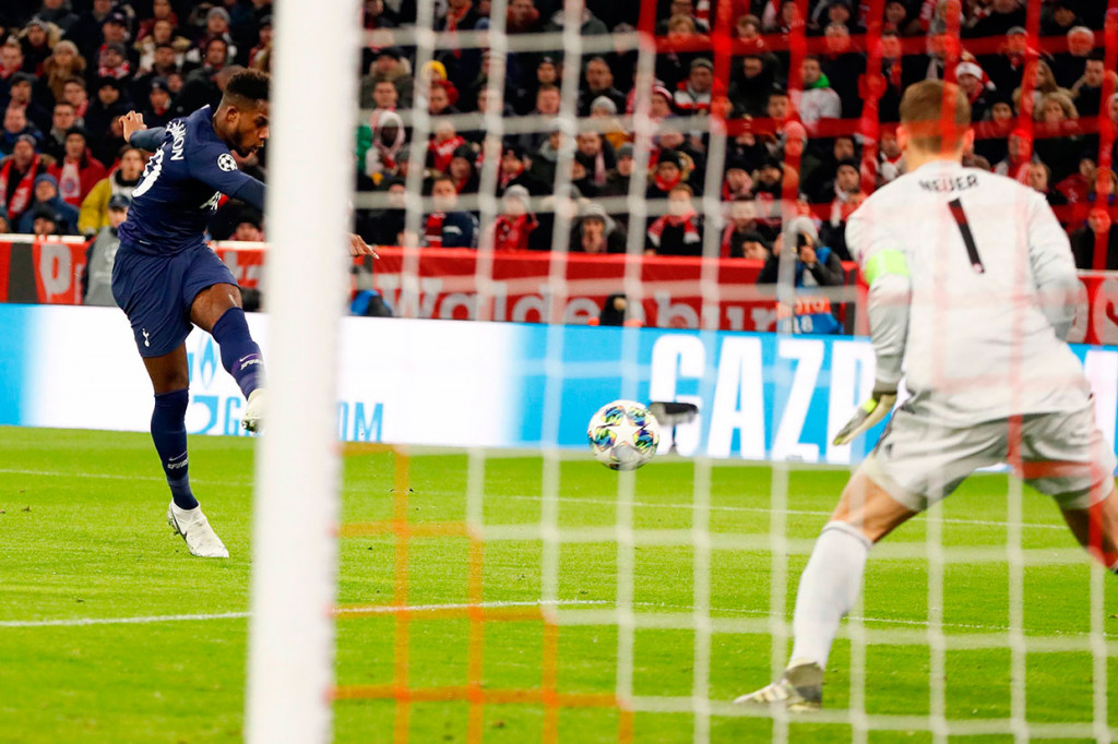 Enam menit berselang Tottenham Hotspur berhasil menyamakan kedudukan lewat tembakan keras Ryan Sessenon dari dalam kotak penalti. 