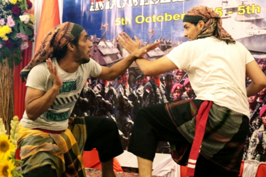 Para tamu undangan dan hadirin terlihat sangat antusias dengan suguhan penampilan para pesilat dan tidak sedikit yang berdecak kagum saat melihat para warga Mesir mampu memainkan jurus-jurus silat yang cukup sulit.