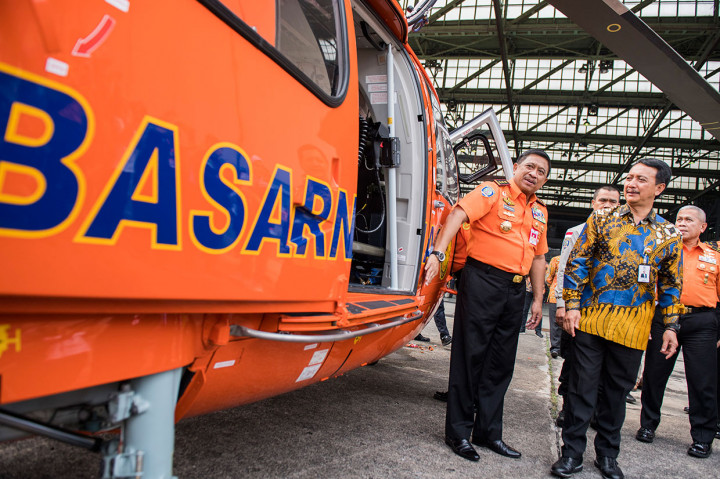 PTDI menyerahterimakan dua Helikopter Medium Intermediate AS365 N3+ Dauphin ke Basarnas yang mana helikopter ini dilengkapi dengan Hoist untuk menarik atau mengevakuasi korban pada sisi pintu kanan. 