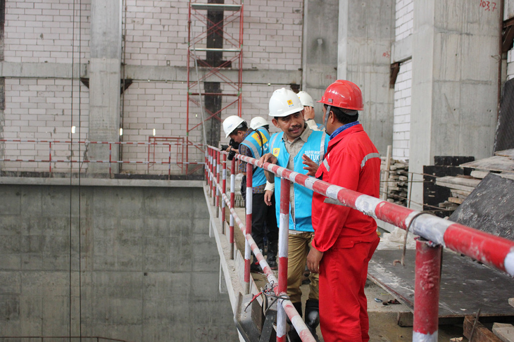 Headrace tunnel berfungsi sebagai terowongan penghubung penampungan air dengan penstock, juga terhubung dengan power station. 
