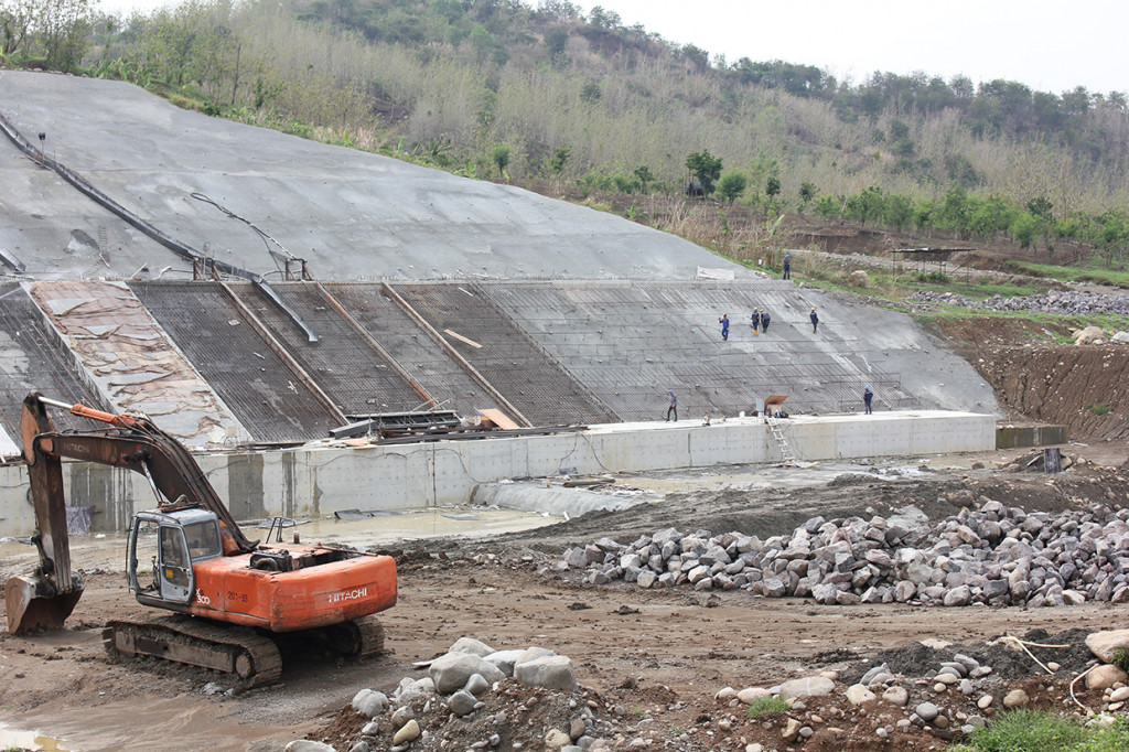 Sejak pembangunannya hingga 2019, PLTA Jatigede berhasil menyerap tenaga kerja hingga 980 orang, dan jumlah ini akan terus bertambah seiring makin banyaknya pekerjaan dan target selesai. 