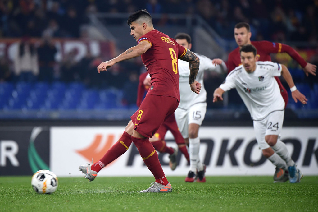 Para pemain tuan rumah merayakan gol pembuka ke gawang Wolfsberger.