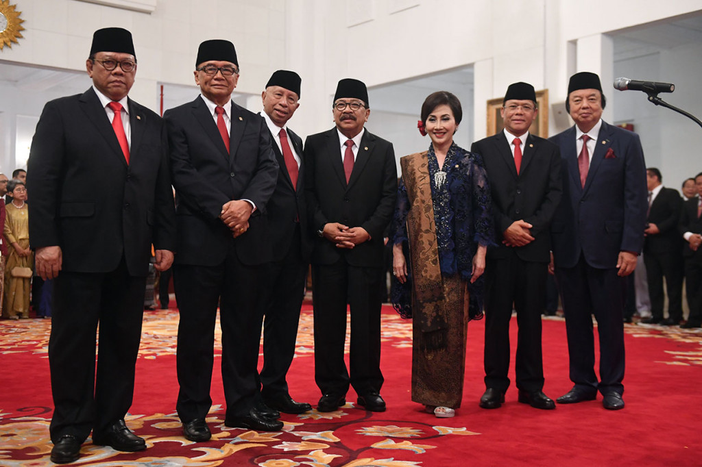 Menurut Undang-Undang Nomor 19/2006 Tentang Dewan Pertimbangan Presiden, Wantimpres bertugas memberikan nasihat dan pertimbangan kepada Presiden yang berkedudukan di bawah Presiden dan bertanggung jawab kepadanya. Masa jabatan keanggotaan Wantimpres berakhir bersamaan dengan masa jabatan Presiden atau karena diberhentikan oleh Presiden. 