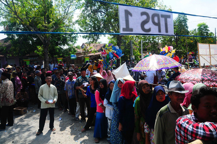 Berbagai tahapan pilkades serentak di Kudus sendiri dimulai sejak September 2019 hingga masa kampanye yang dilaksanakan pada 12 hingga 14 November dan pada 15 hingga 19 Oktober merupakan hari masa tenang. Pada 19 November tahapan rapat pemungutan dan perhitungan suara atau hari pencoblosan.