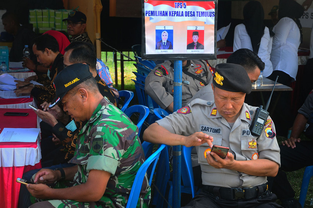 Proses pemungutan dan perhitungan suara secara keseluruhan pilkades serentak di kabupaten itu berjalan aman, lancar, dan kondusif, sementara ribuan personel keamanan yang terdiri dari TNI, Polri, dan Linmas disiagakan untuk mengamankan jalannya pilkades di 115 desa itu, ditambah antusiasme warga yang sangat tinggi untuk memberikan hak suaranya.
