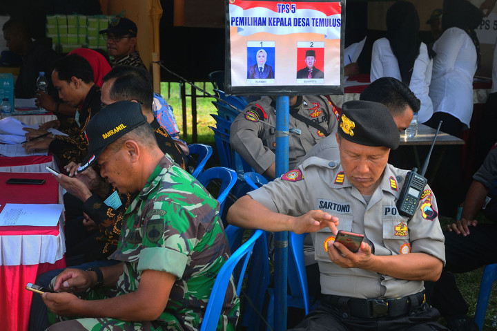 Proses pemungutan dan perhitungan suara secara keseluruhan pilkades serentak di kabupaten itu berjalan aman, lancar, dan kondusif, sementara ribuan personel keamanan yang terdiri dari TNI, Polri, dan Linmas disiagakan untuk mengamankan jalannya pilkades di 115 desa itu, ditambah antusiasme warga yang sangat tinggi untuk memberikan hak suaranya.