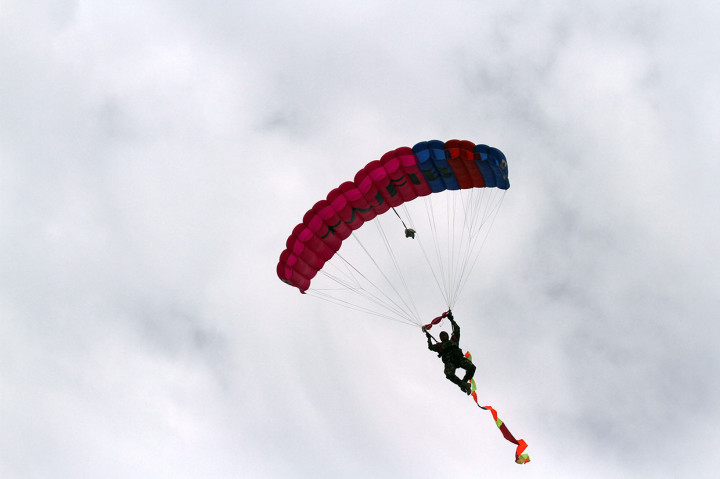 Sementara itu, peringatan Hari Nusantara 2019 juga dimeriahkan aksi terjun payung oleh TNI Angkatan Laut. Demonstrasi terjun payung dilakukan prajurit TNI AL dari Batalyon Taifib 1 Marinir dan Batalyon Taifib 2 Marinir. 