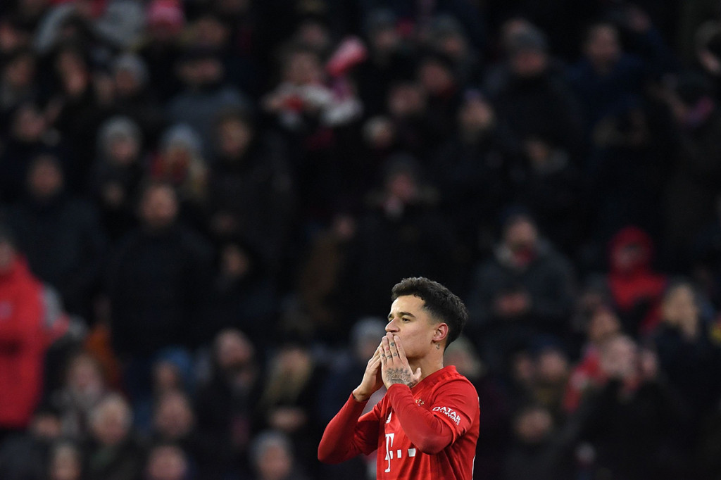 Philippe Coutinho menginspirasi kemenangan Bayern dengan menciptakan hattrick di babak kedua.