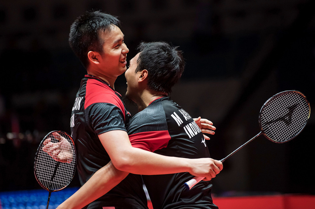 Pasangan ganda putra berjulukan The Daddies itu menang dua gim langsung atas Endo/Watanabe dengan skor 24-22, 21-19 dalam durasi 44 menit. AFP Photo/STR/China OUT
