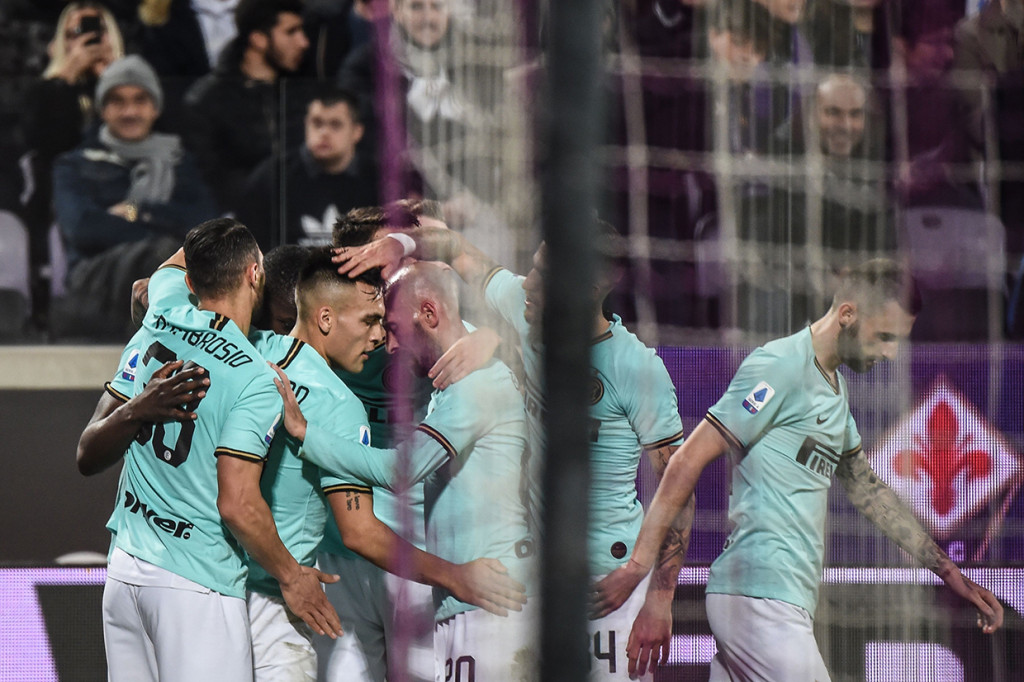 Tim tamu bisa unggul cepat atas tuan rumah. Borja Valero bisa membawa Inter memimpin 1-0 di menit ke-8. 