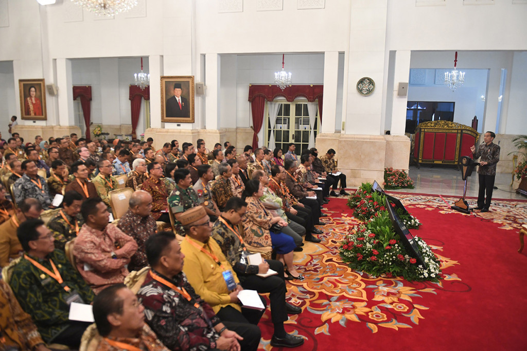 Presiden menyampaikan hal-hal yang akan pemerintah kerjakan dalam lima tahun ke depan yaitu pembangunan SDM, pembangunan infrastruktur, penyederhanaan regulasi, penyederhanaan birokrasi serta transformasi ekonomi. 
