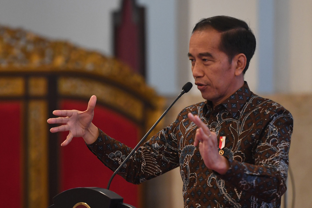 Jokowi menyebut pembangunan infastruktur perlu terus digenjot agar daya saing Indonesia bisa lebih kokoh dibandingkan dengan negara lain.