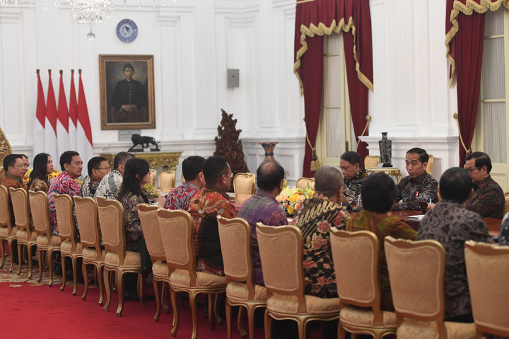 Selanjutnya Jokowi berpesan agar PSSI berani memperbaiki sistem kompetisi sepakbola di Indonesia secara besar-besaran.