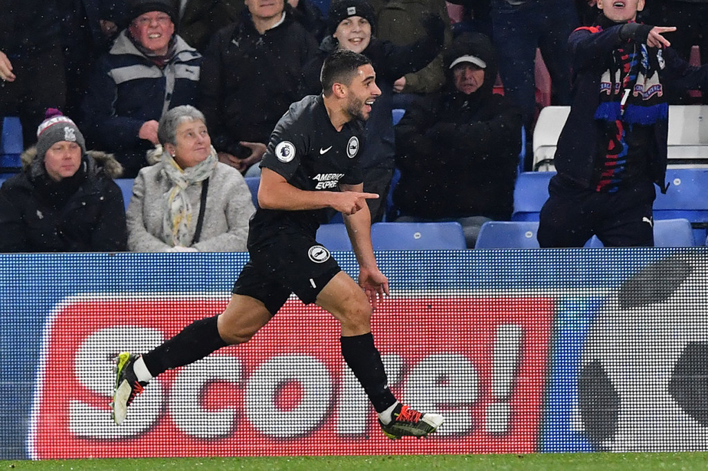 Tim tamu akhirnya berhasil membuka keunggulan terlebih dahulu saat laga berjalan 55 menit. Gol Brighton dicetak oleh Neal Maupay.