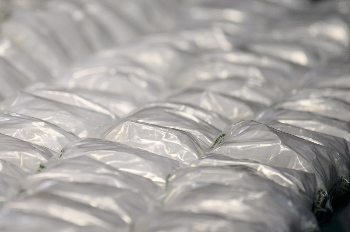 Petugas Bea Cukai Hong Kong mengungkapkan narkoba tersebut ditemukan berasal dari Meksiko dan penerima pesanan pengiriman adalah perusahaan produk bayi internasional. Hanya ada nama dan alamat perusahaan tetapi tidak ada informasi kontak pada catatan pengiriman.