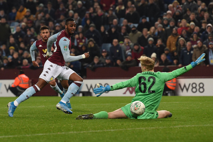 Pada menit ke-37 Villa unggul 3-0 lewat Jonathan Kodjia.