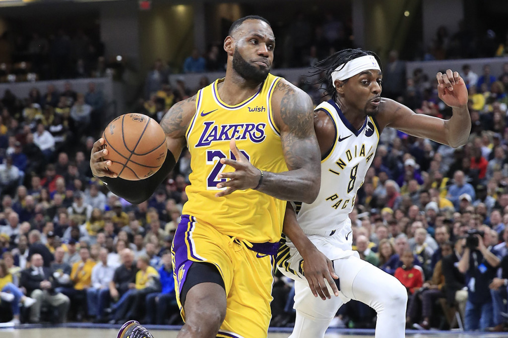 LeBron James menghasilkan 20 angka, sembilan rebound dan sembilan assist, Dwight Howard berhasil mencetak skor tertinggi musim ini 20 poin, dan Avery Bradley menambah 13 angka bagi Lakers, yang memasuki pertandingan dengan rekor (menang-kalah) terbaik dalam NBA, 24-3.  