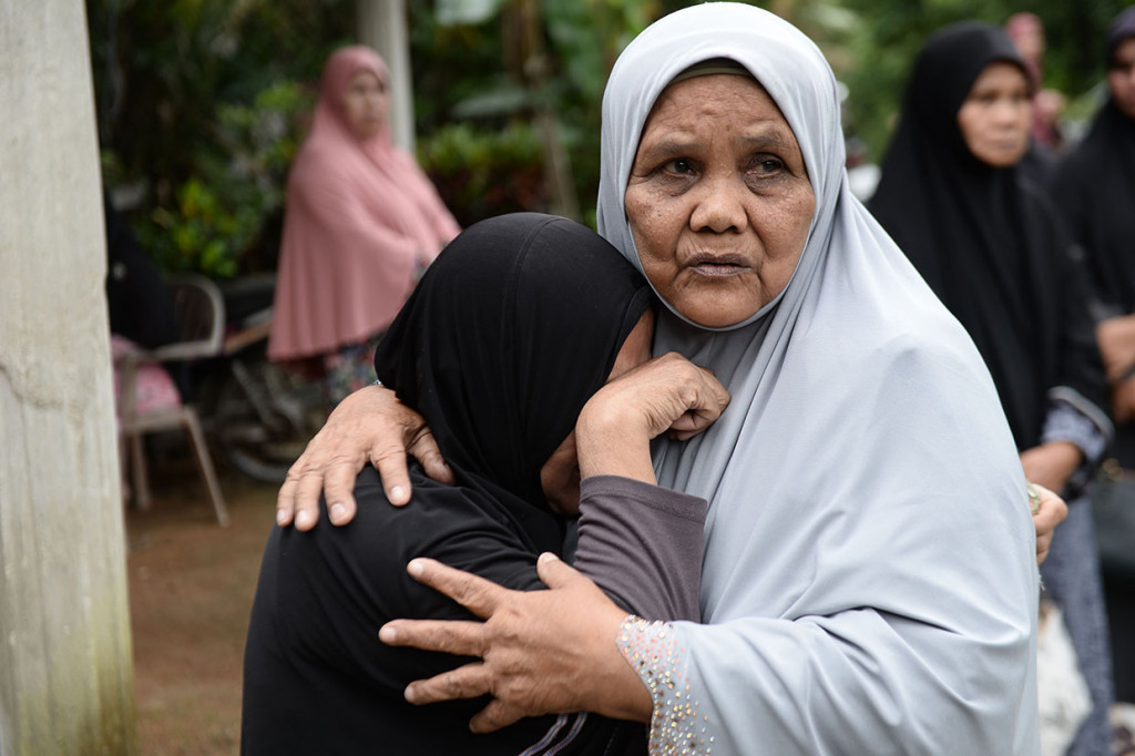 Komandan Militer Wilayah Keempat yang juga direktur Komando Operasi Keamanan Internal (Isoc) Wilayah 4, Letnan Jenderal Pornsak menyatakan penyesalan atas kematian tiga warga sipil tersebut. 