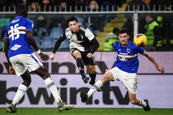 Bermain di kandang Sampdoria, Luigi-Ferraris Stadium, Juventus menguasai jalannya pertandingan. Beberapa peluang tercipta, namun sesekali dibalas dengan serangan balik pemain tuan rumah.