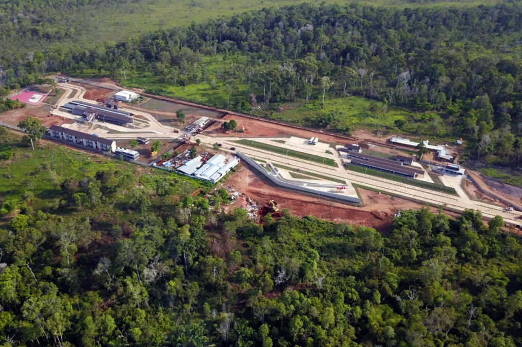 Distrik Sota yang berada di Kabupaten Merauke, Provinsi Papua, menjadi lokasi nol kilometer (km) di sisi paling timur Indonesia. Berjarak tempuh 80 km atau sekitar 1,5 jam perjalanan darat dari Kota Merauke, hampir separuh perjalanan dari Kota Merauke menuju ke sana akan menembus Taman Nasional Wasur (TNW).