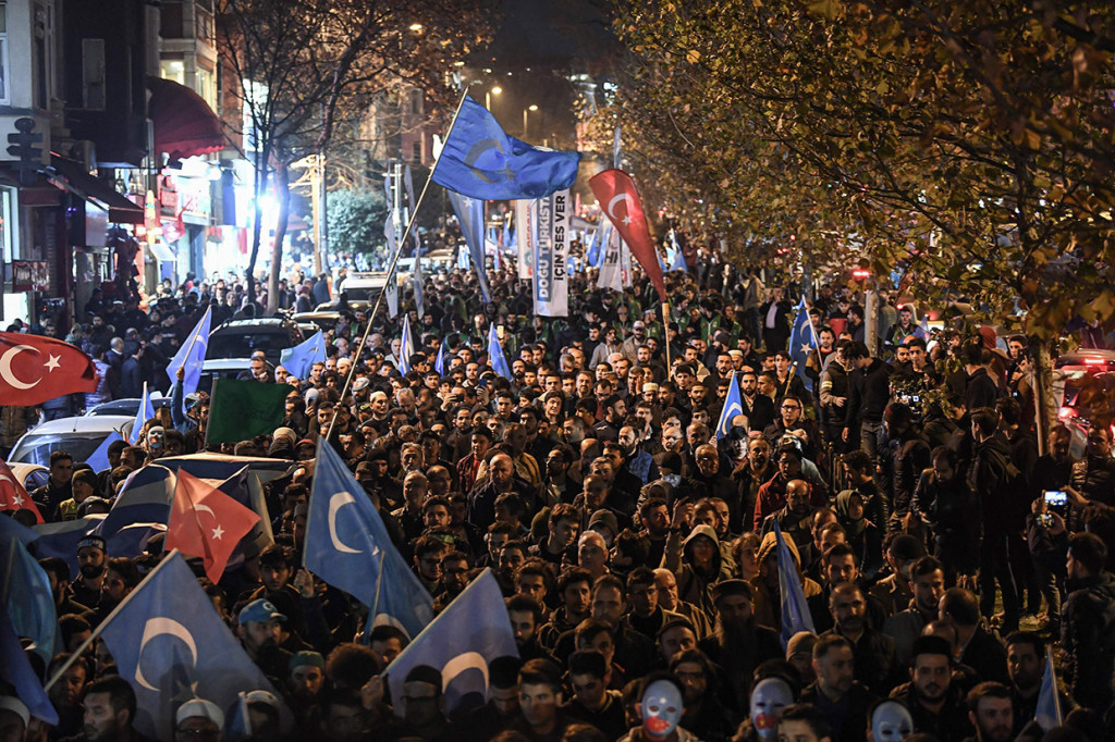 Ribuan orang turun ke jalan di Istanbul pada Jumat, 20 Desember 2019 waktu setempat, untuk memprotes Tiongkok atas perlakuannya terhadap sebagian besar Muslim Uighur di Xinjiang.