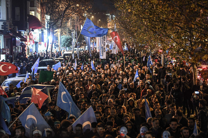 Ribuan orang turun ke jalan di Istanbul pada Jumat, 20 Desember 2019 waktu setempat, untuk memprotes Tiongkok atas perlakuannya terhadap sebagian besar Muslim Uighur di Xinjiang.