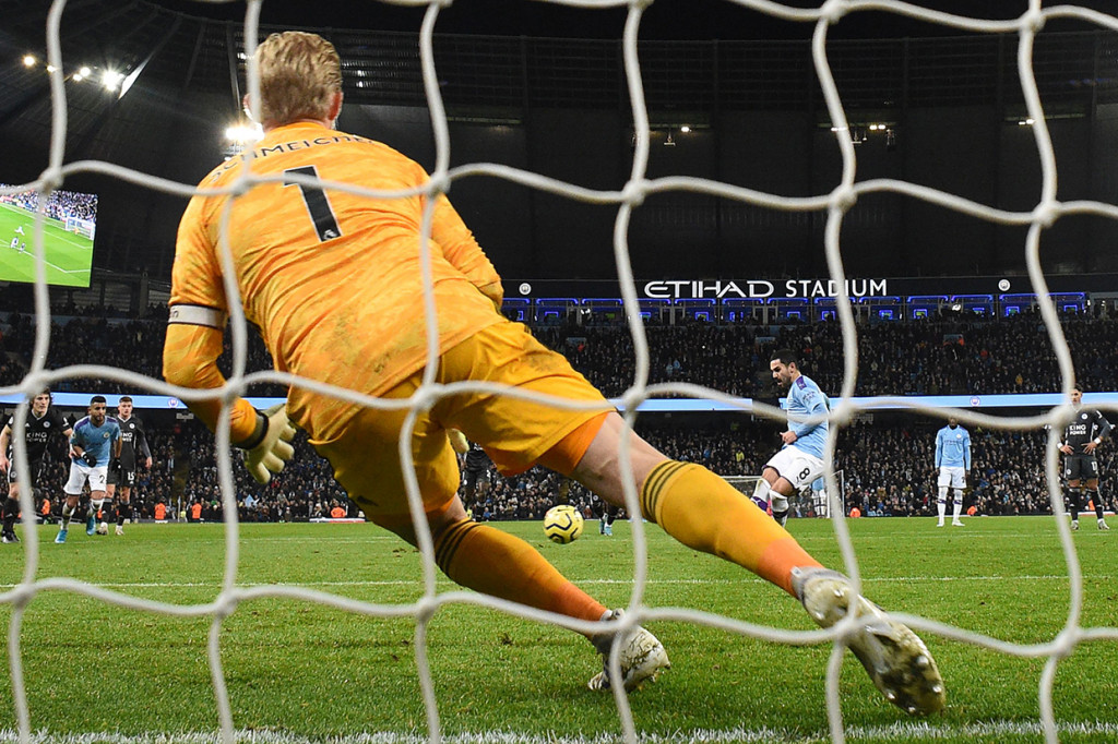 Namun mereka mampu bangkit dan sukses mencetak tiga gol lewat Riyad Mahrez (30'), penalti Ilkay Guendogan (42'), dan Gabriel Jesus (69'). AFP Photo/Oli Scarff