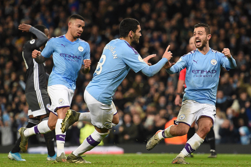 Gelandang Manchester City Ilkay Gundogan merayakan golnya ke gawang Leicester City pada pekan ke-18 Liga Inggris di Etihad Stadium. AFP Photo/Oli Scarff