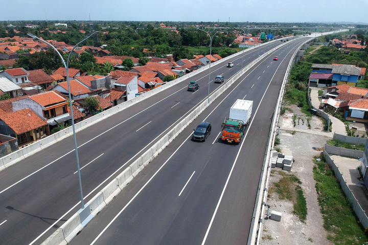 Arus lalu lintas tol jalur jelang Natal dan Tahun Baru 2020 terpantau ramai lancar. Antara Foto/Oky Lukmansyah