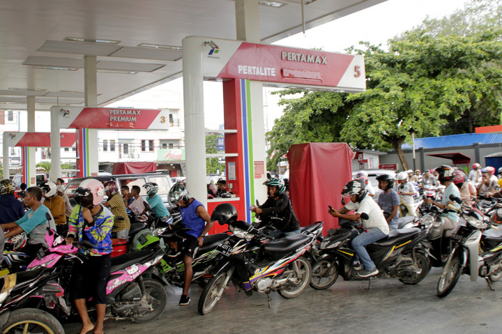 Terjadi kelangkaan BBM seperti Premium, Pertalite dan Pertamax sejak Senin, 23 Desember 2019, pagi yang menurut pihak Pertamina dikarenakan keterlambatan distribusi BBM dari Surabaya, Jawa Timur akibat cuaca buruk.
