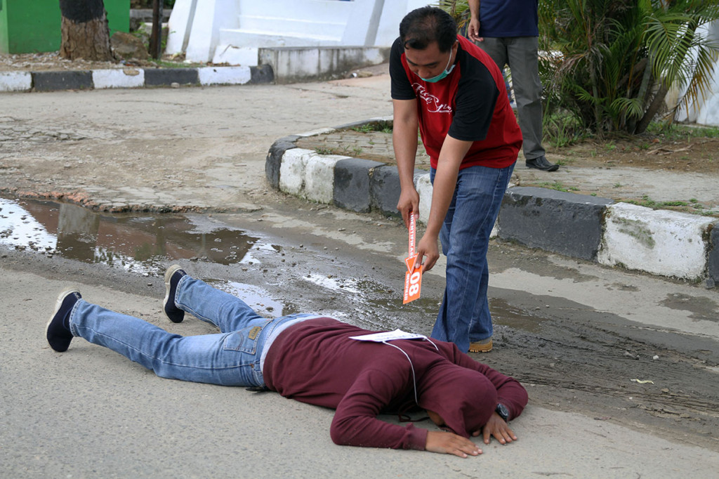Rekonstruksi tersebut dilakukan untuk melengkapi berkas perkara personel Polda Sulawesi Tenggara Brigadir Abdul Malik yang diduga sebagai pelaku penembakan almarhum Randi saat aksi menolak UU KPK hasil revisi dan pengesahan RUU KUHP, pada 26 September 2019 lalu.