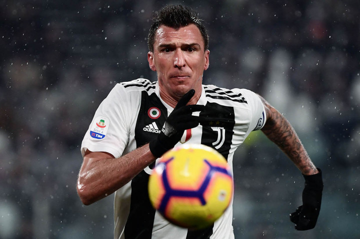 Bersama Juventus sejak 2015, Mandzukic telah memenangkan empat gelar liga, tiga piala Italia, Supercup dan juga bagian dari tim yang gagal meraih gelar Liga Champions 2017. Dia sebelumnya bermain untuk Dinamo Zagreb (2007-10), Wolfsburg (2010-12), Bayern Munich (2012-14), dan Atletico Madrid (2014-15).