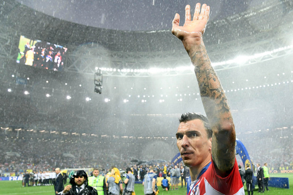 Bersama Bayern, Mandzukic memenangkan dua gelar Bundesliga serta Liga Champions 2013. Di laga internasional ia mencetak 33 gol dalam 89 penampilan untuk Kroasia. Dia juga Kroasia mencapai final Piala Dunia untuk pertama kalinya pada 2018. 