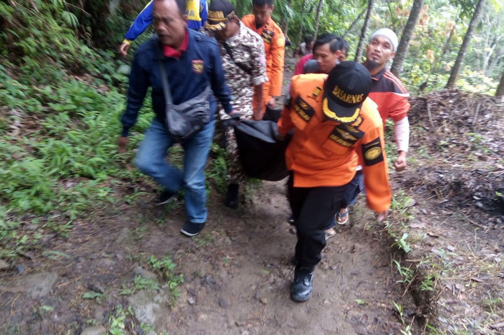 Dari hasil penyisiran, tim gabungan berhasil menemukan tiga jenazah lagi di aliran Sungai Lematang tersebut, sehingga korban tewas bus terjun ke jurang menjadi 31 orang.