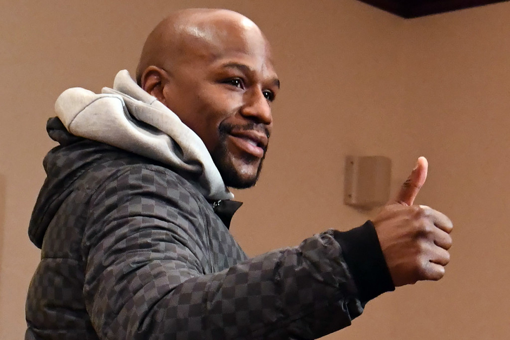 Sebagian besar kekayaan tersebut diperoleh Mayweather dari pertarungan melawan Manny Pacquiao (2015) dan Conor McGregor (2017). Dia memperoleh penghasilan lebih dari USD 500 juta dari dua pertarungan tersebut.