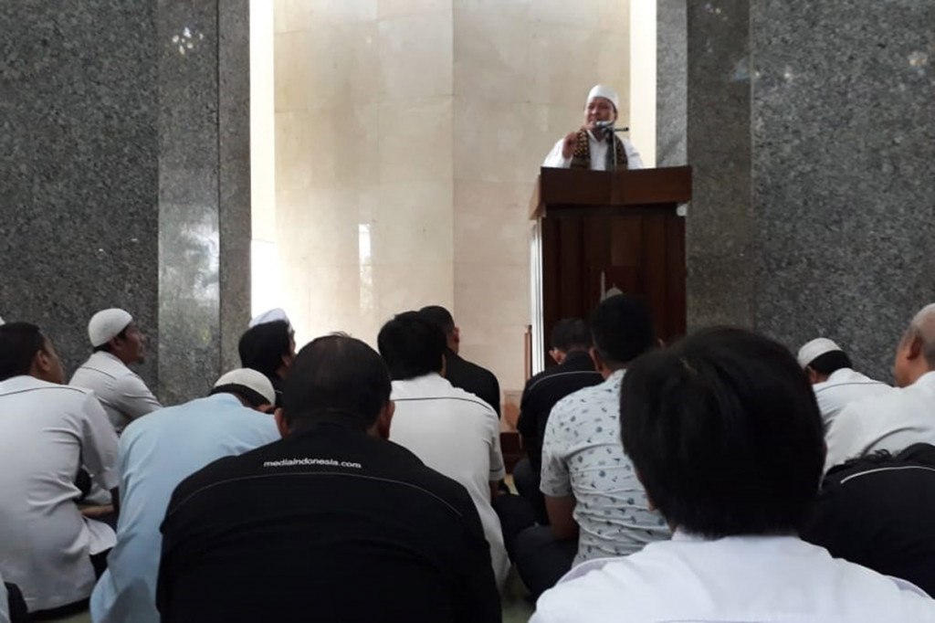 Pasalnya, kata dia, kehebohan juga pernah terjadi di masa Rasulullah ketika fenomena alam yang bernama gerhana terjadi. 