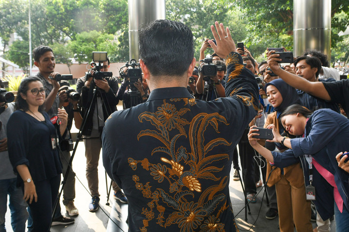 Ia mundur setelah bertemu pimpinan KPK yang berencana mencari juru bicara baru, karena saat ini Febri dipersilakan memilih sebagai Kepala Biro (Kabiro) Humas KPK atau Jubir KPK. Febri mengatakan dirinya sudah menjalankan tugas sebagai Jubir KPK sekitar tiga tahun atau sejak Desember 2016, dan merasa kini tugasnya sudah selesai.