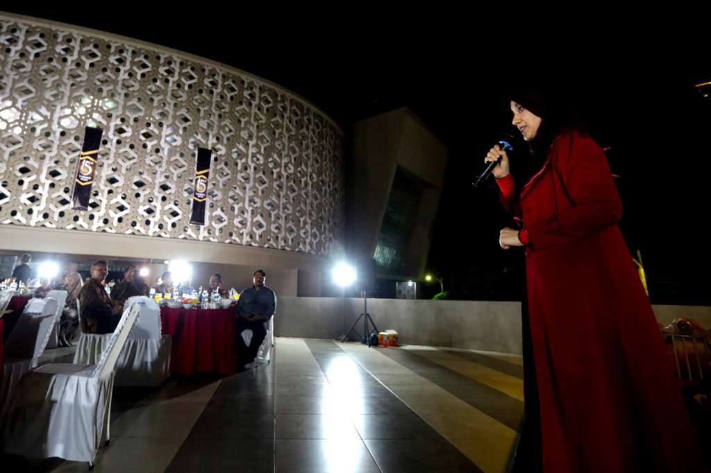 Sementara itu, di Museum Tsunami, Banda Aceh, Kamis malam, digelar renungan 15 tahun tsunami Aceh. Renungan yang diikuti para pemuda tersebut guna mengenang para korban bencana dan menjadikan edukasi penyelamatan apabila terjadi bencana alam.